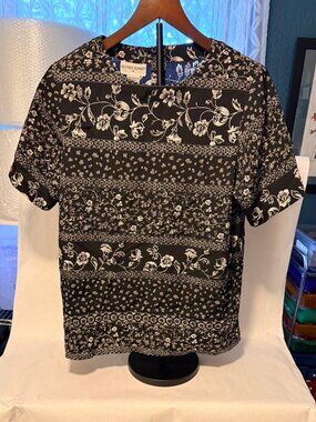 Alfred Dunner, Short Sleeve, Black and White Floral, Size 8, Women's Blouse (U1)